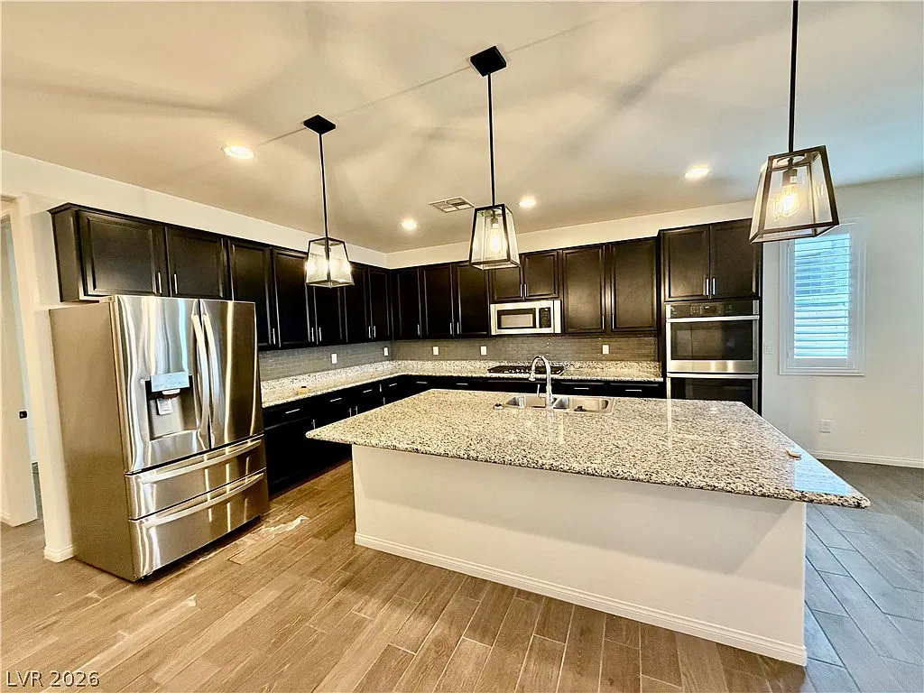 3 bed, 2.0 bath, 2081 sqft, $2,350 — Photo 4