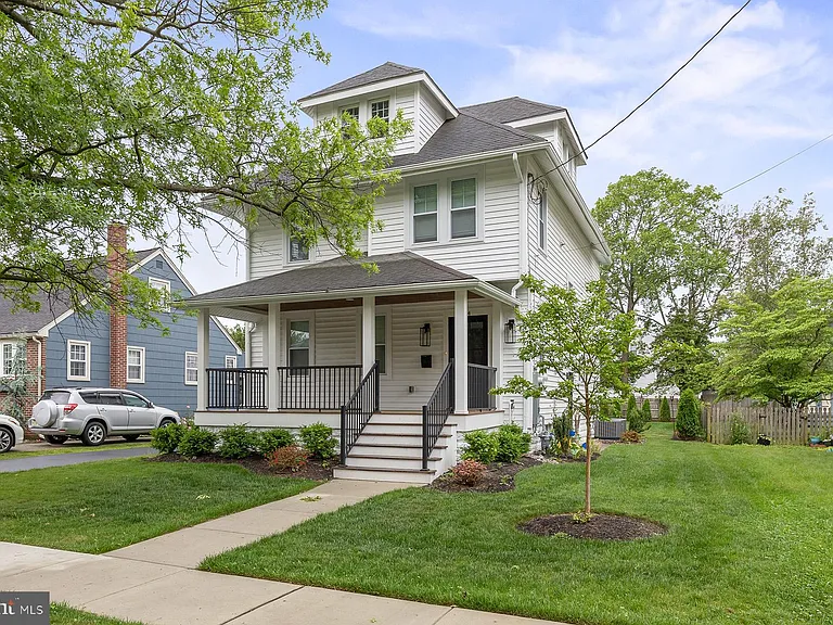 94 Geneva Ave — Photo 1