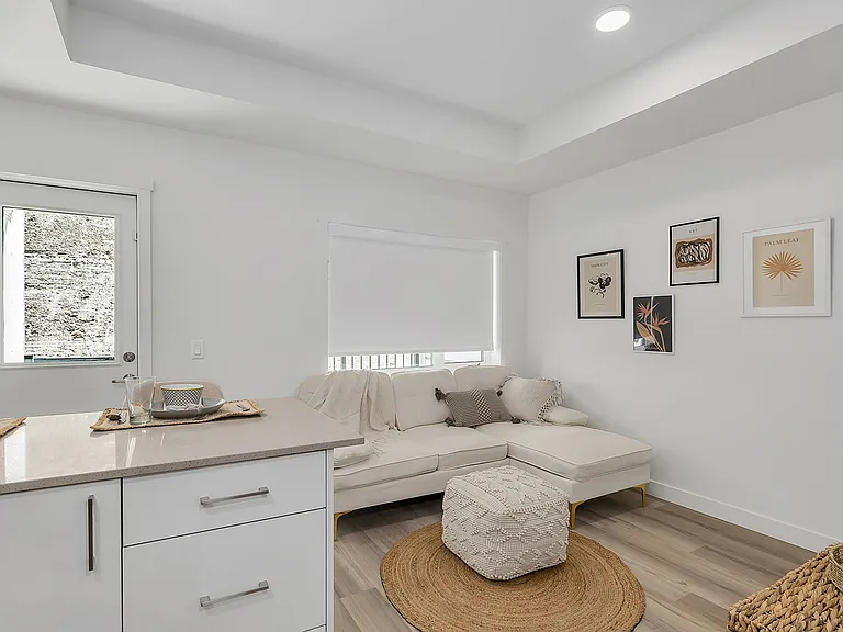 1055 Frost Rd — Photo 43
