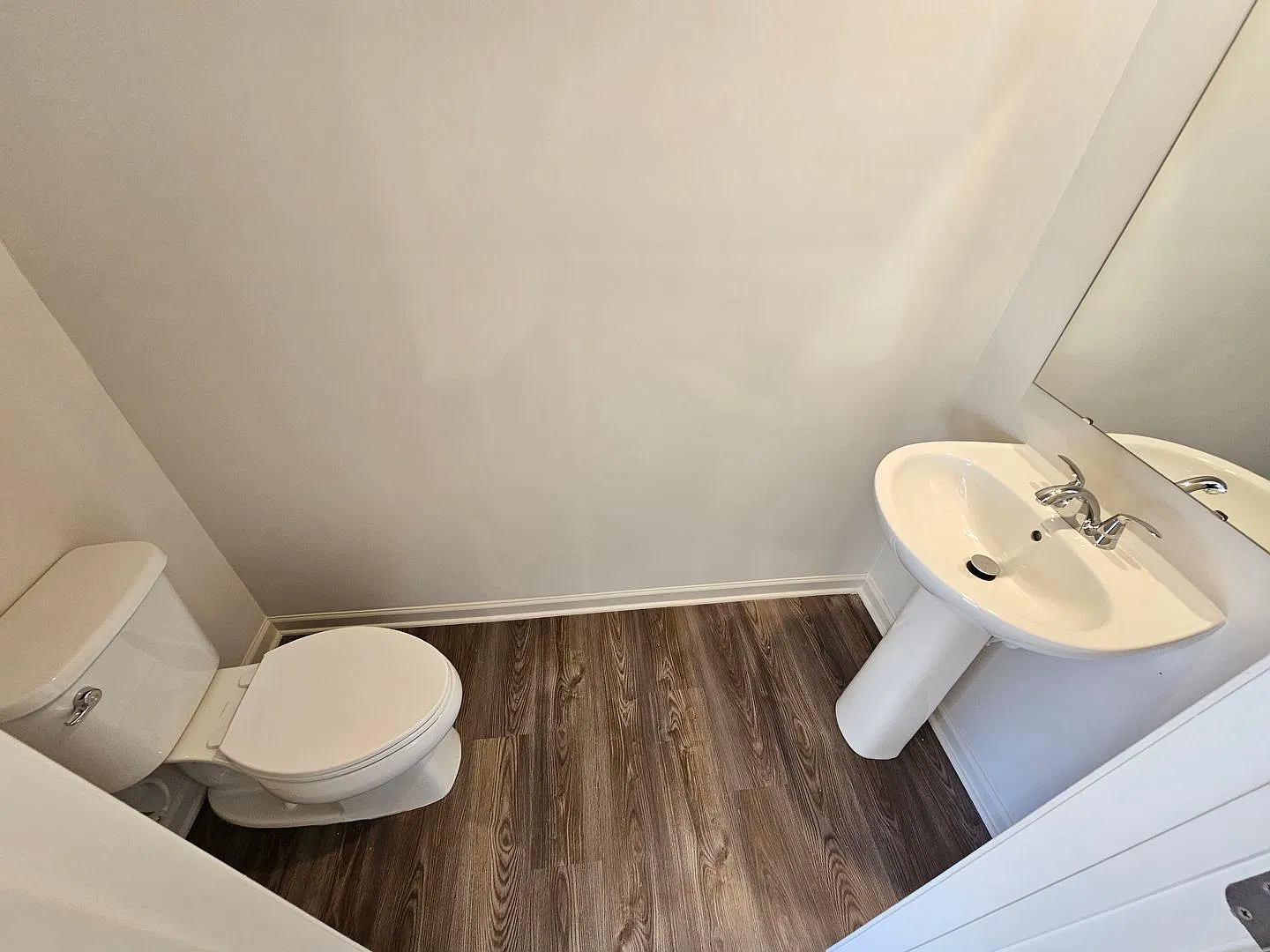 Modern 3-Bed / 2.5-Bath Townhome in Trivium, Newton — Photo 4