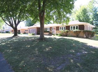 702 Eastmor Dr, Princeton, IL 61356