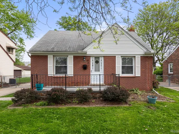 8421 Warren Blvd, Center Line, MI 48015