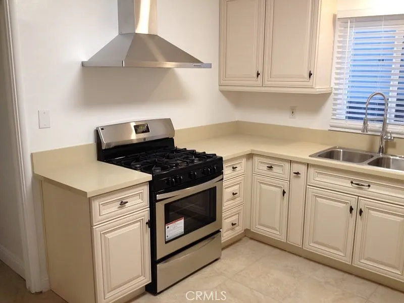 2 bed, 828 sqft, $3,000 — Photo 2