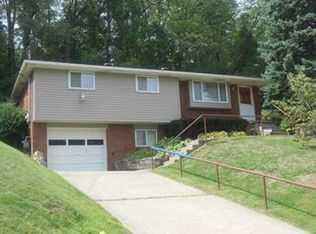 221 Valley Rd, Canonsburg, PA 15317