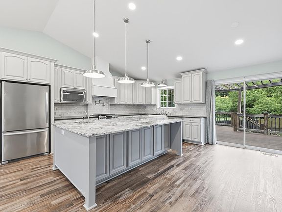 5th image of 2438 N Tamarisk St
