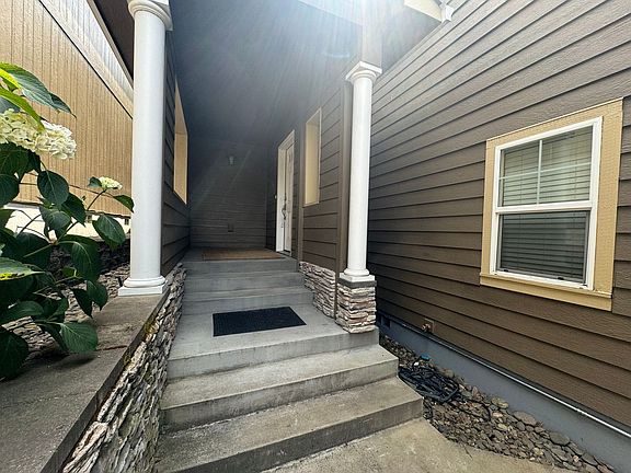 2nd image of 1493 Four Seasons Dr