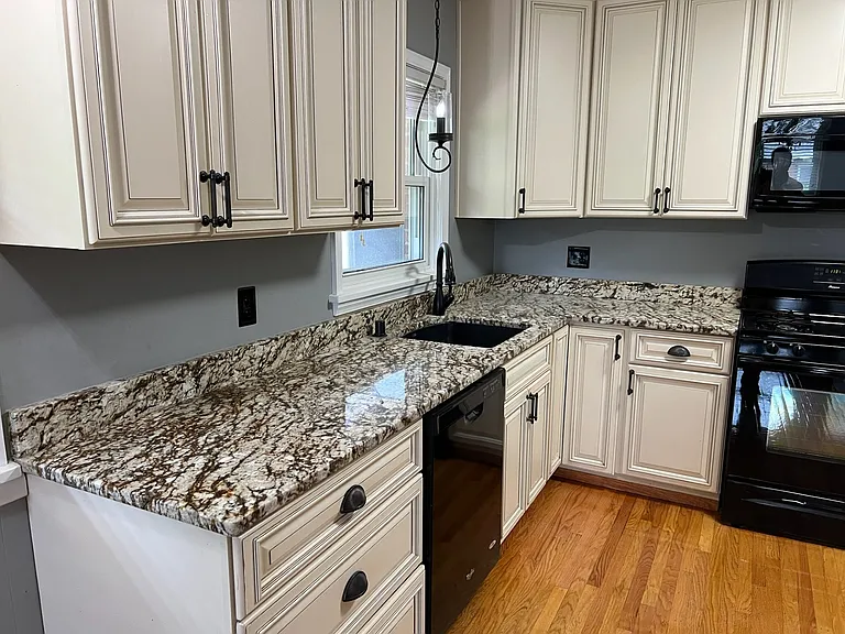 1502 Lynn Way — Photo 15