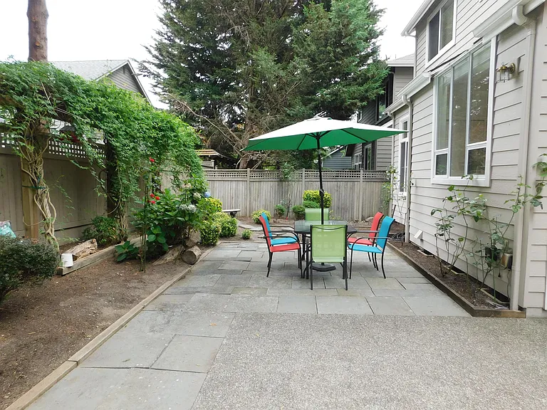 22934 SE 25th Pl — Photo 31