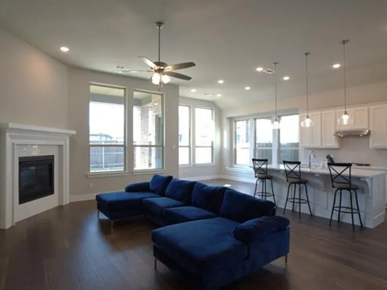 1833 Purtis Creek Dr — Photo 3