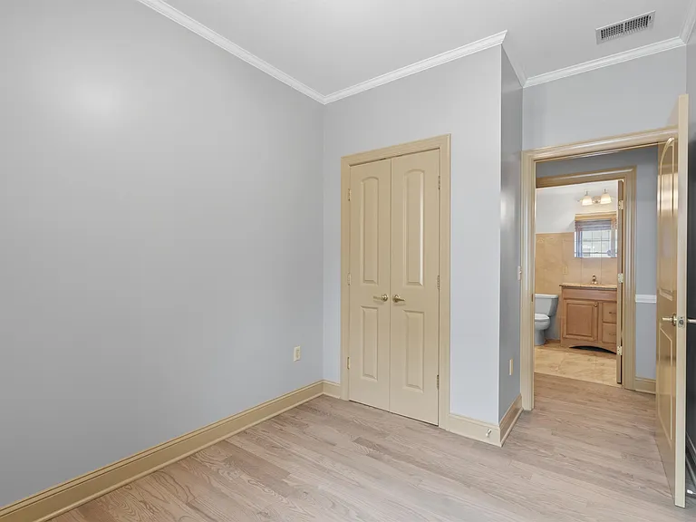21 Saint Pauls Ave #1 — Photo 13