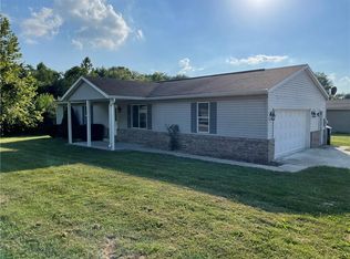 900 Golden Ct, Greencastle, IN 46135