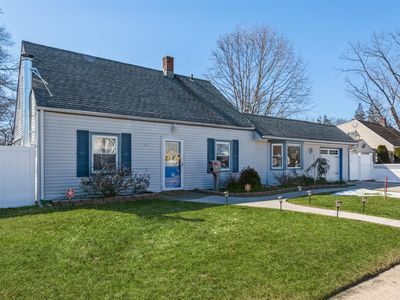 53 Peony Rd, Levittown, NY, 11756