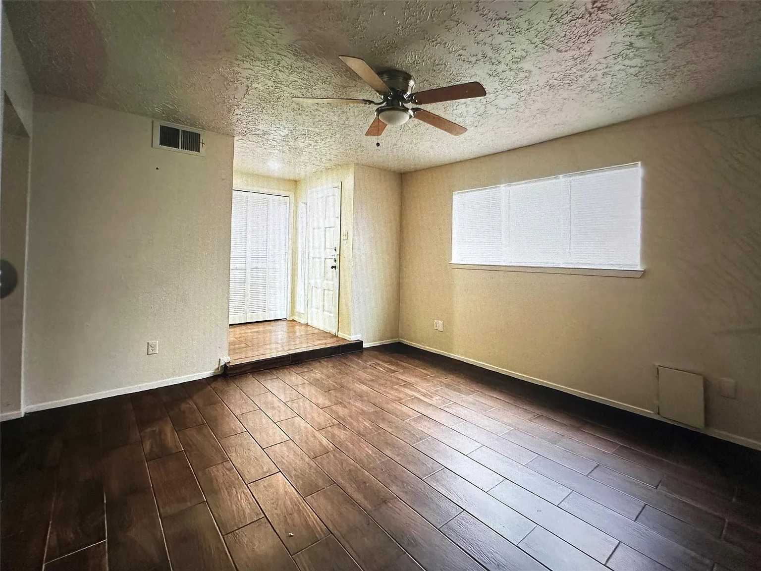 3 bed, 2.5 bath, 1496 sqft, $1,625 — Photo 4