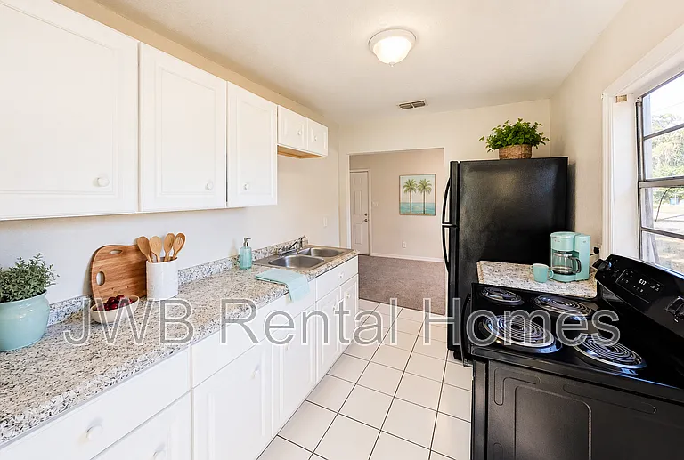 3216 Duane Ave — Photo 3
