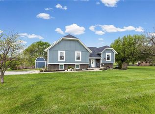 19817 S Clare Rd, Spring Hill, KS 66083
