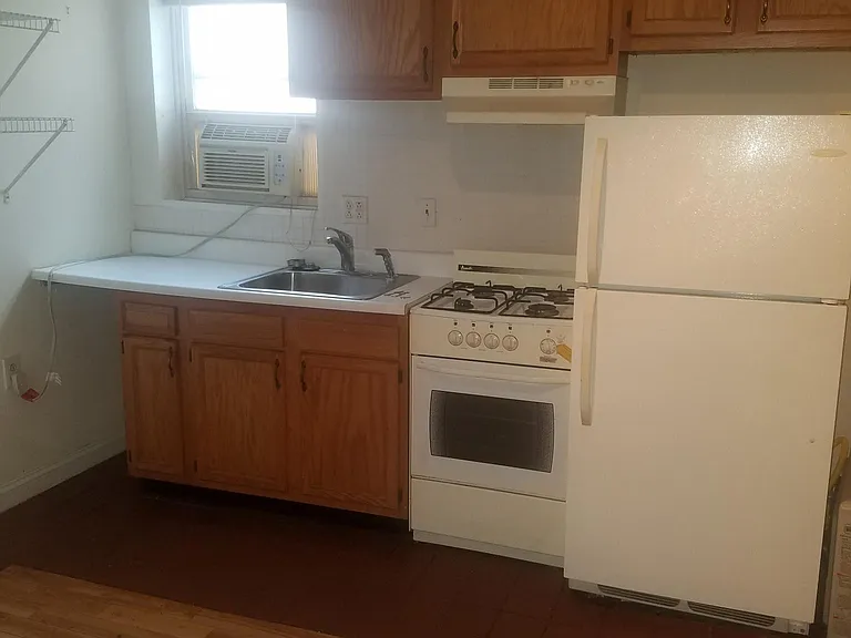 2125 Fitzwater St #2R — Photo 4