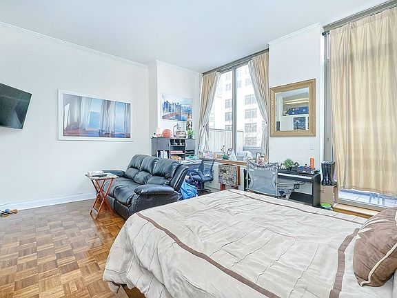 5th image of 400 E 90th St APT 2D