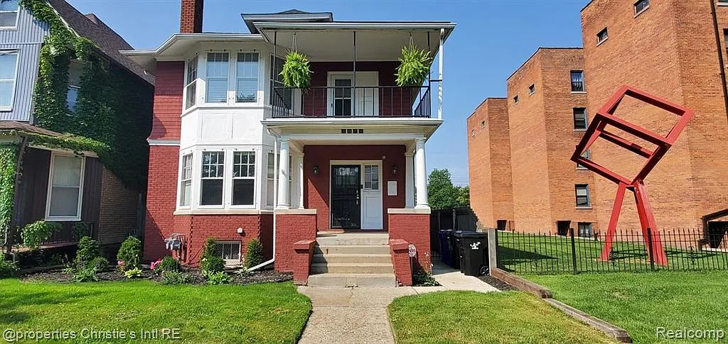 3 bed, 1.0 bath, 1500 sqft, $2,200 — Photo 1