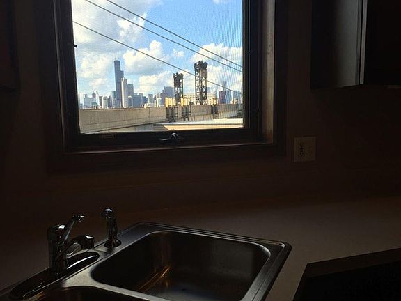 5th image of 2229 S Canal St Unit 3H