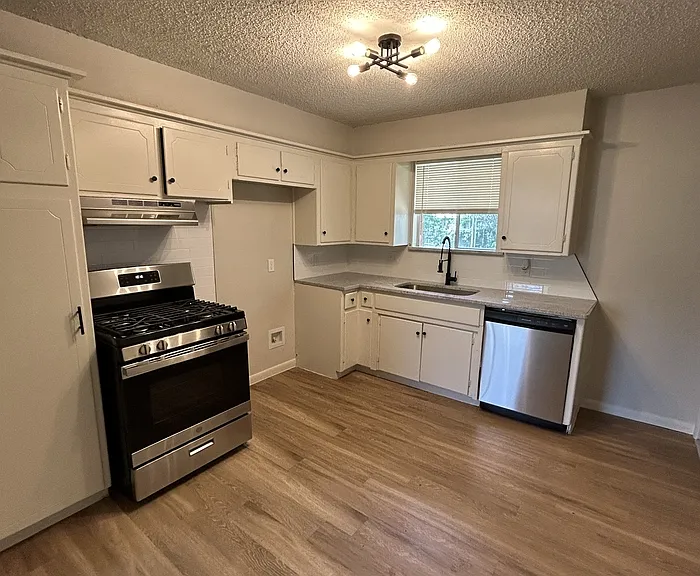101 S Dallas Ave — Photo 4