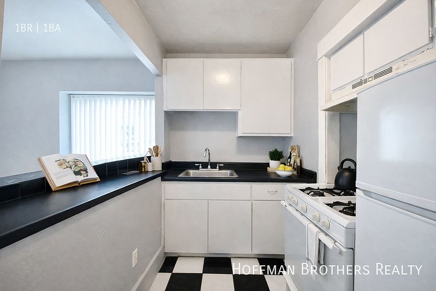 2nd image of 1128 Raymond Ave APT 12