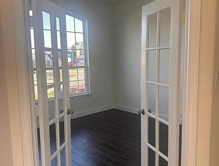 905 Tartane Dr — Photo 3