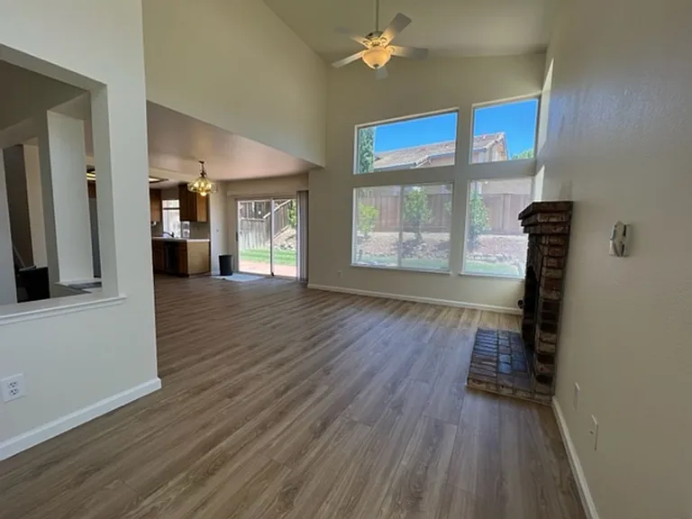 4200 Buckskin Dr — Photo 2