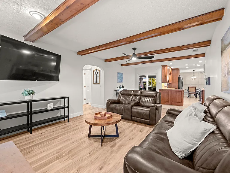 762 SE River Ln — Photo 36
