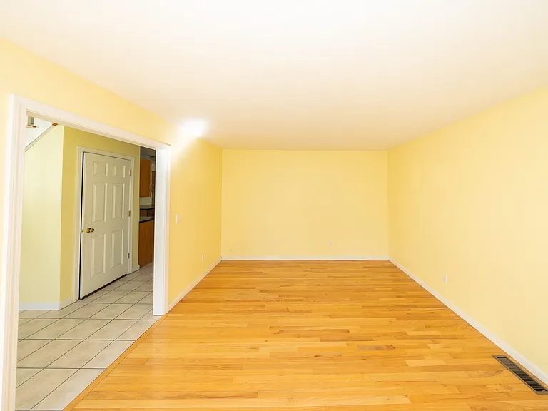 469 Walnut St — Photo 11