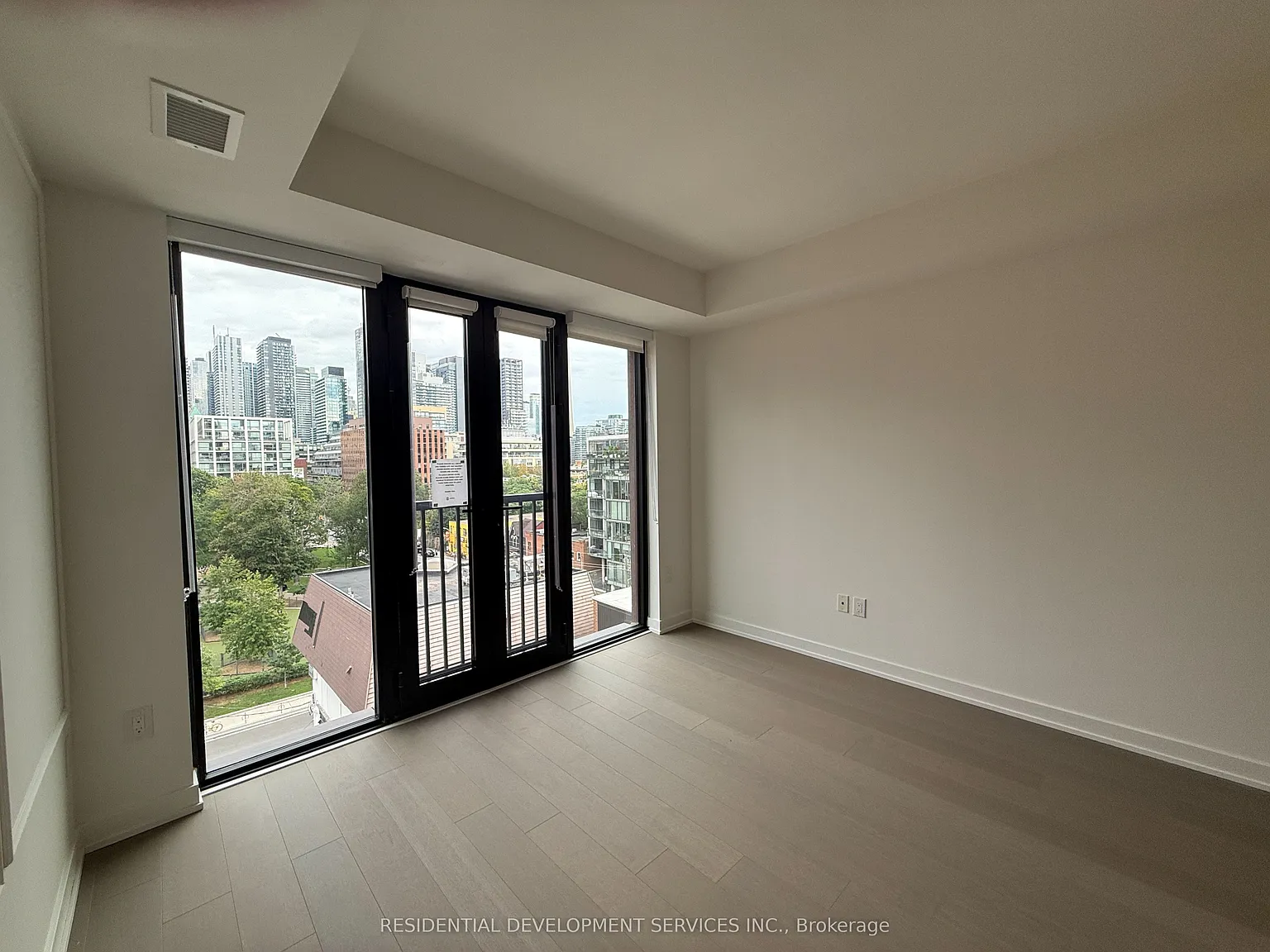 123 Portland Condos — Photo 3