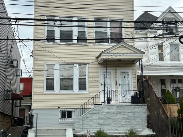 725 Garfield Avenue image 1 of 36