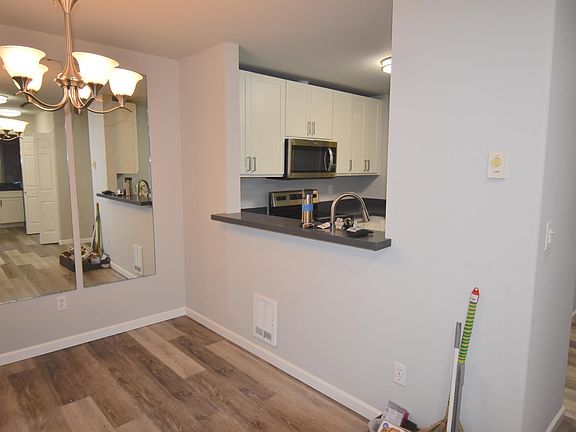 4th image of 18501 SE Newport Way Unit M252
