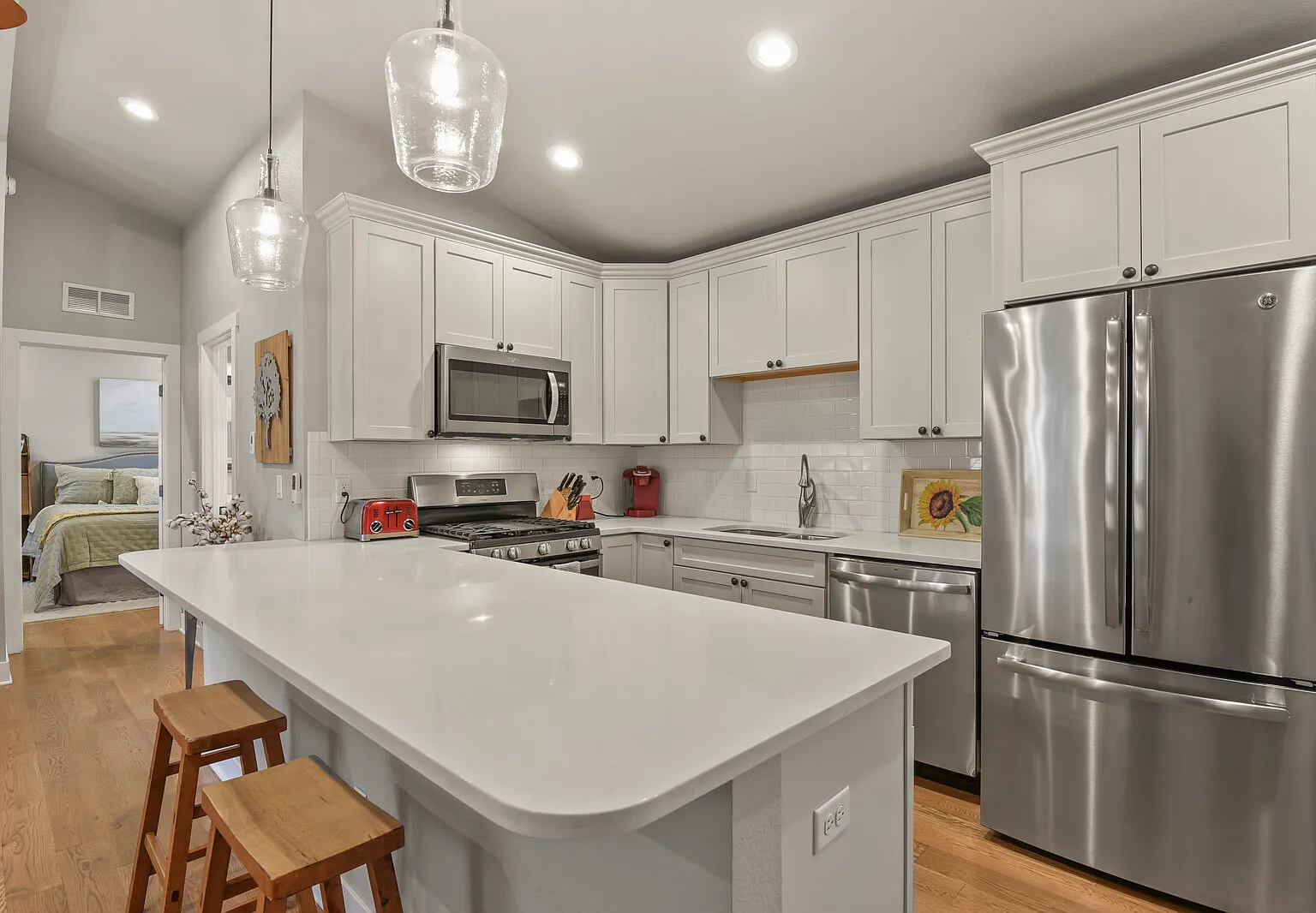 1 bed, 900 sqft, $2,500 — Photo 3