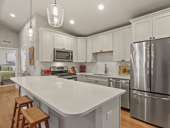 3rd image of 302 E Geneseo St #B