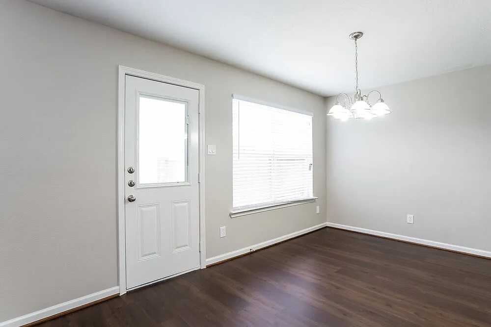 4 bed, 2.5 bath, 2240 sqft, $2,020 — Photo 4