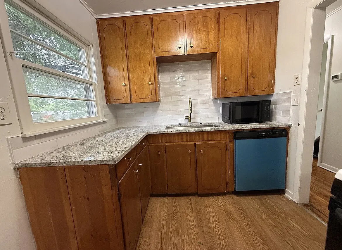 Charming 3-Bedroom Retreat in Owasso with Spacious Living Area! — Photo 4