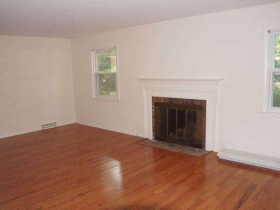3rd image of 62 Lillie St
