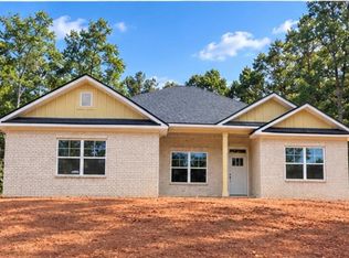 329 Blackberry Ct, Pendergrass, GA 30567