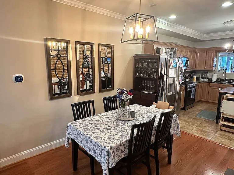 704 S Linwood Ave — Photo 3