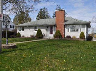 168 Broad St, Lunenburg, NS B0J2C0