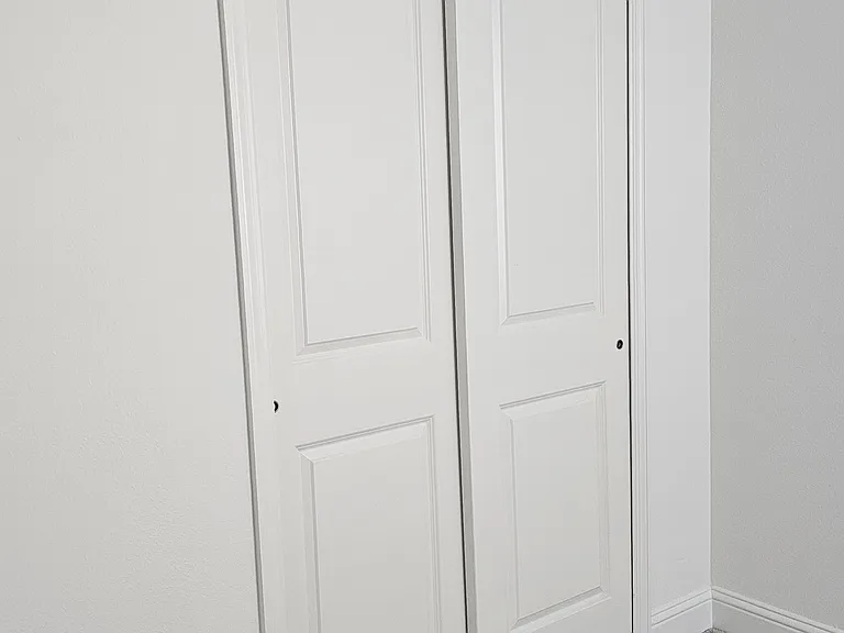 bed room closet