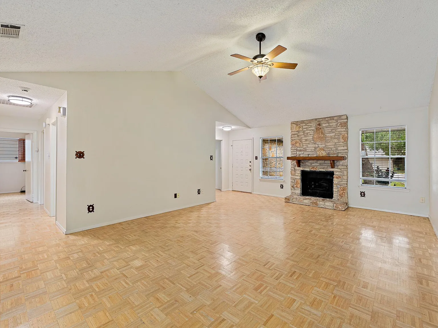 4 bed, 2.0 bath, 2127 sqft, $2,250 — Photo 3