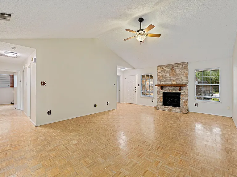 8022 Scotland Yard — Photo 3