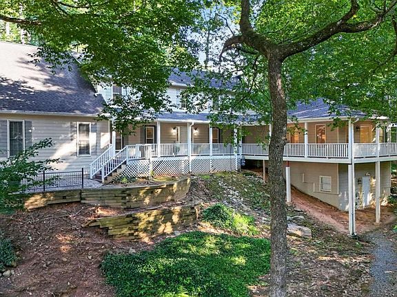 2nd image of 2290 Old Orchard Dr