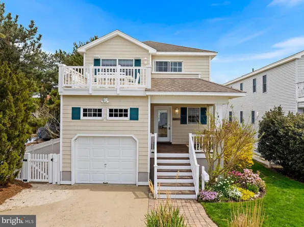 4 E Goldsborough Ave, Brant Beach, NJ 08008