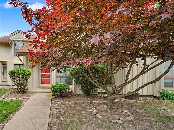 2nd image of 33 Colony West Dr