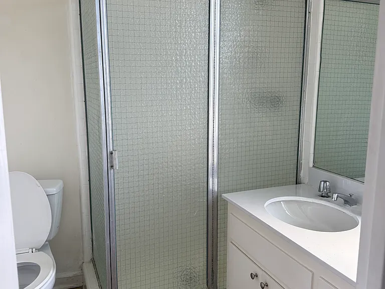 941 10th St #8 — Photo 9