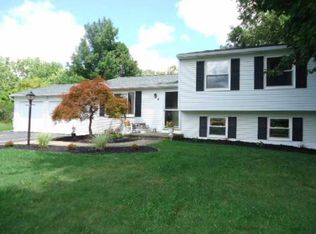 4 Battle Green Dr, Rochester, NY 14624