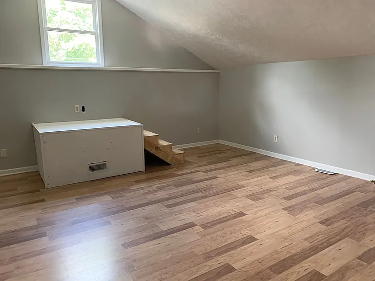 800 N Lincoln St — Photo 15