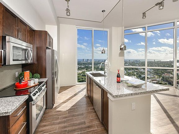 4th image of 213 SE 8th Ave #28